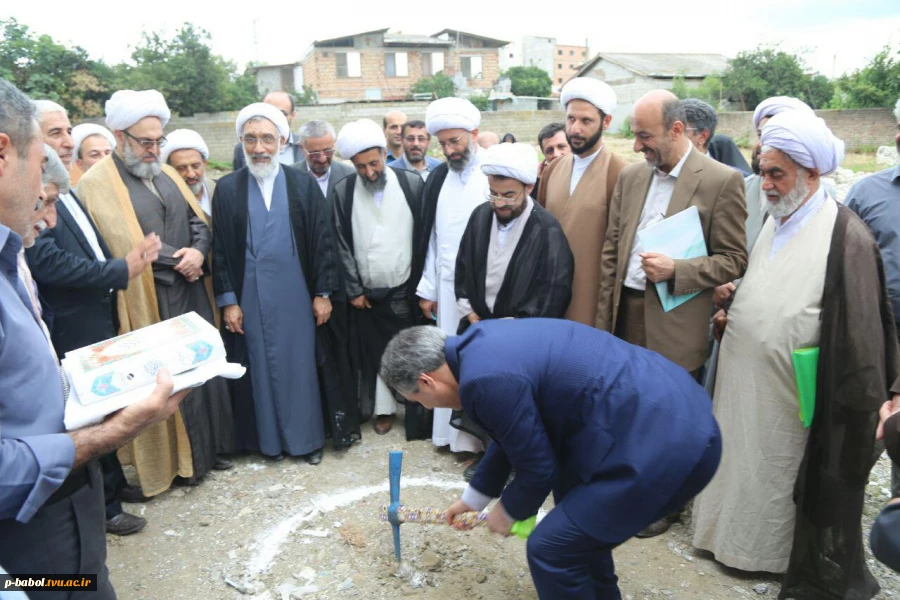 مراسم کلنگ زنی احداث سالن سرپوشیده ورزشی و فرهنگی در محل دانشکده توسط خانواده خیر امیرکلایی 4