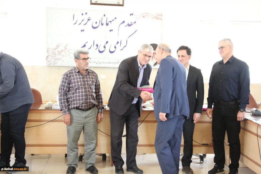 تقدیر از اساتید سرآمد و  همکاران آموزش 3