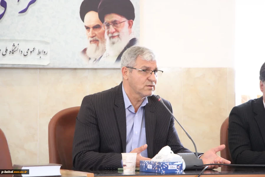 تقدیر از اساتید سرآمد و  همکاران آموزش 7